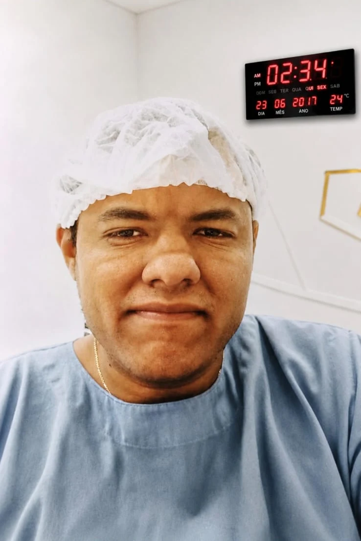 Dr. Ronaldo em sua rotina médica